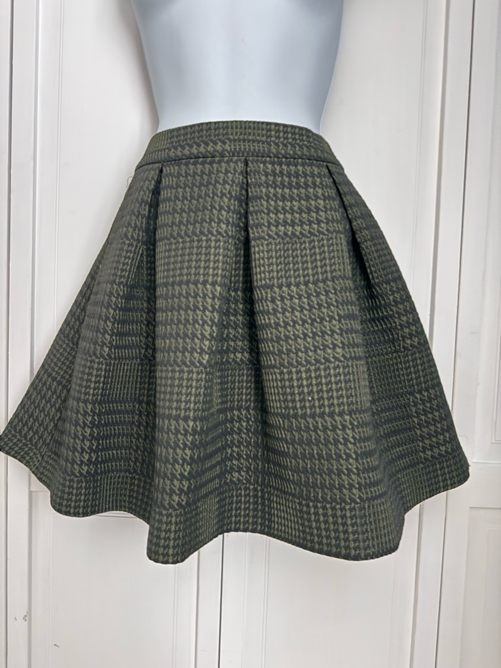 Express Olive Green/ Black Plaid Pleated Skirt - 00